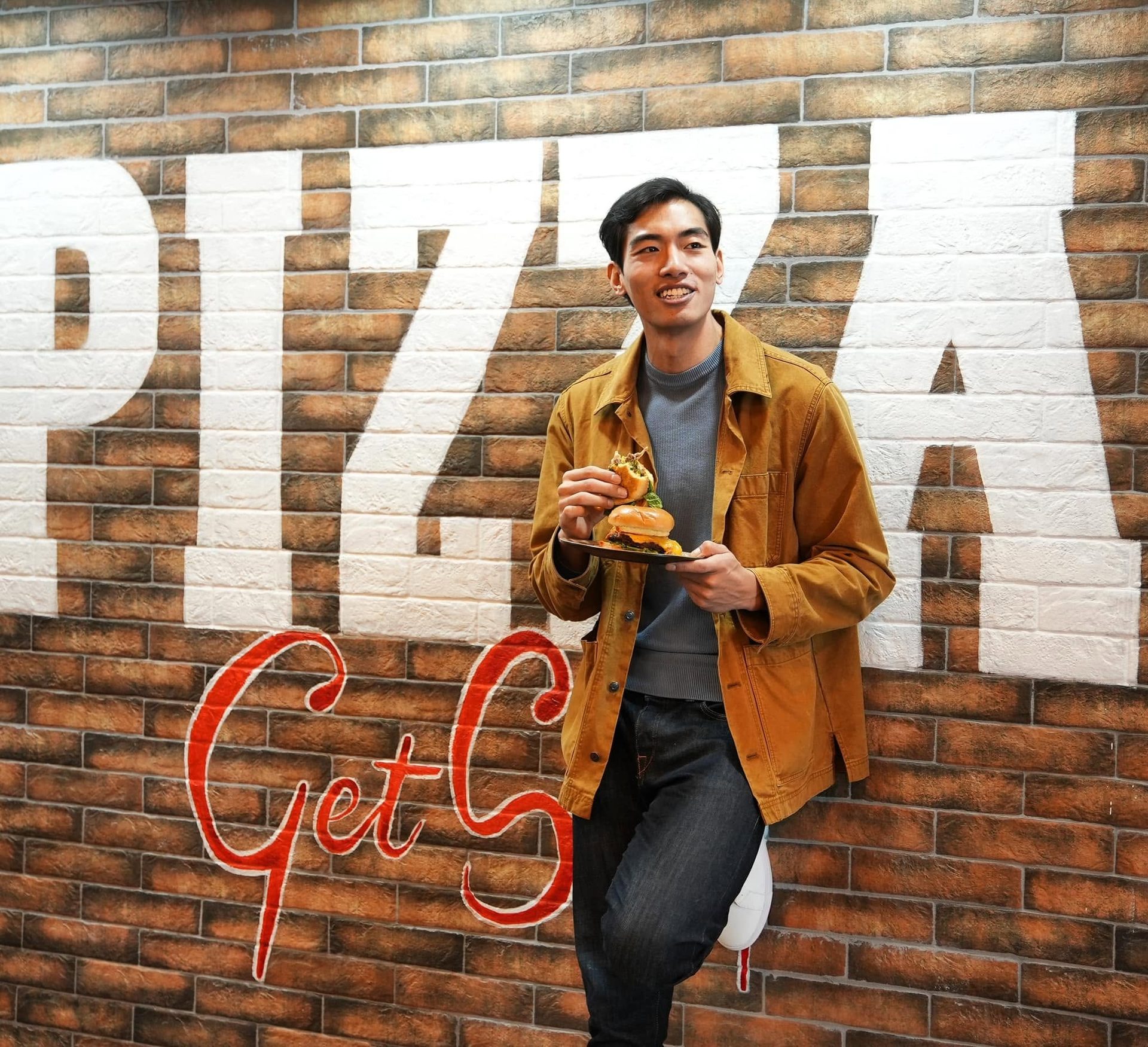 Famous pizza. Find yours.