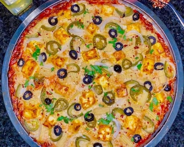 TANDOORI PANEER PIZZA 10''.