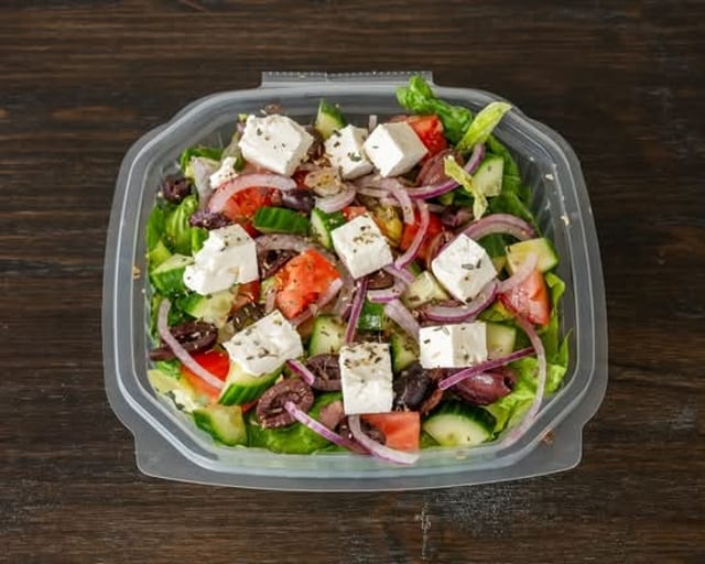 Greek Salad w. Chicken.